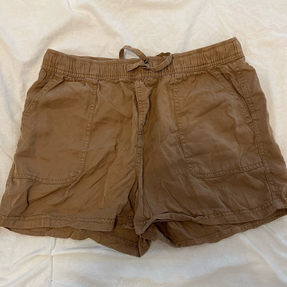 C&C California Lyocell Tie-Waist Pull-On Pocket Short in Beige Size M